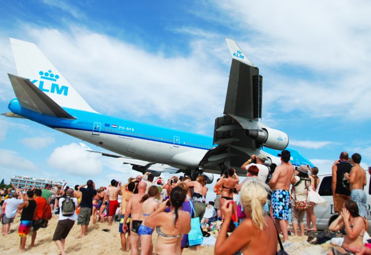 Maho Beach - самый экстремальный и необычный пляж в мире