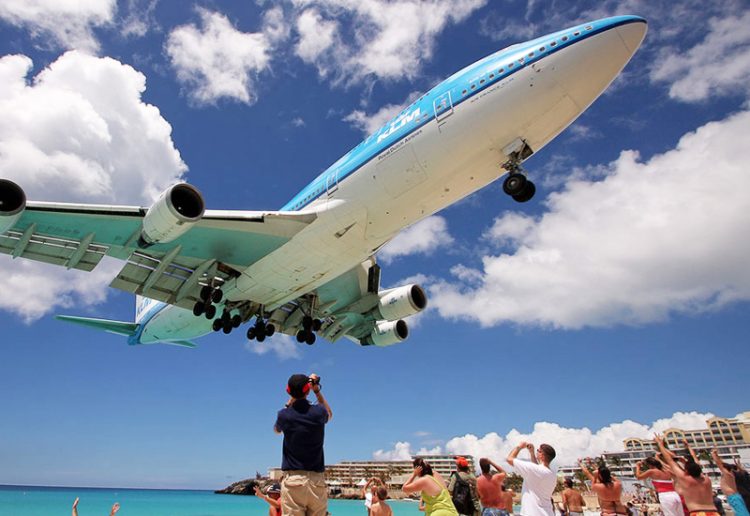 Maho Beach - самый экстремальный и необычный пляж в мире