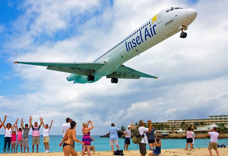 Maho Beach - самый экстремальный и необычный пляж в мире