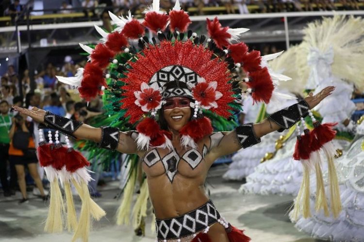50 самых впечатляющих и ярких фото карнавала в Рио