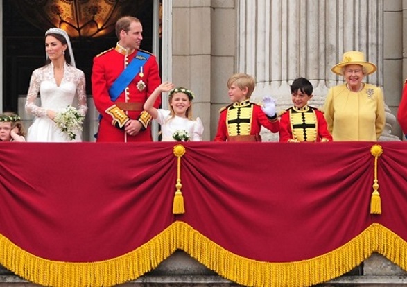 Королевский гардероб: стильные наряды Елизаветы II