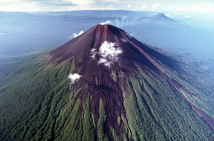 Опасная красота: 30 самых удивительных вулканов в мире