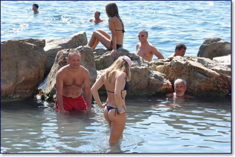 The Funniest Pics from a Beach Relaxation