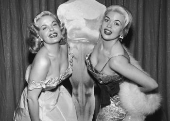 1956_Клео Мур и Джейн Мэнсфилд_Cleo Moore and Jane Mansfield