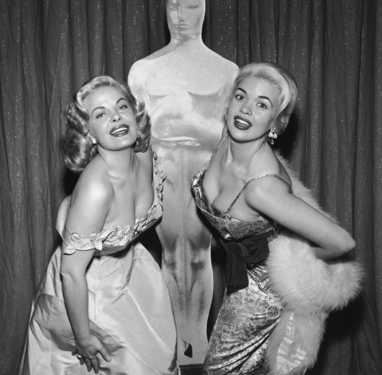 1956_Клео Мур и Джейн Мэнсфилд_Cleo Moore and Jane Mansfield