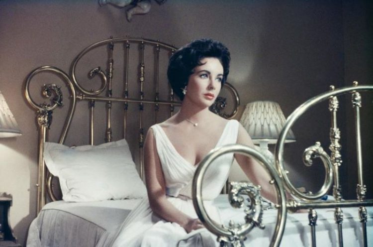 Elizabeth Taylor_samyye krasivyye naryady iz fil'mov