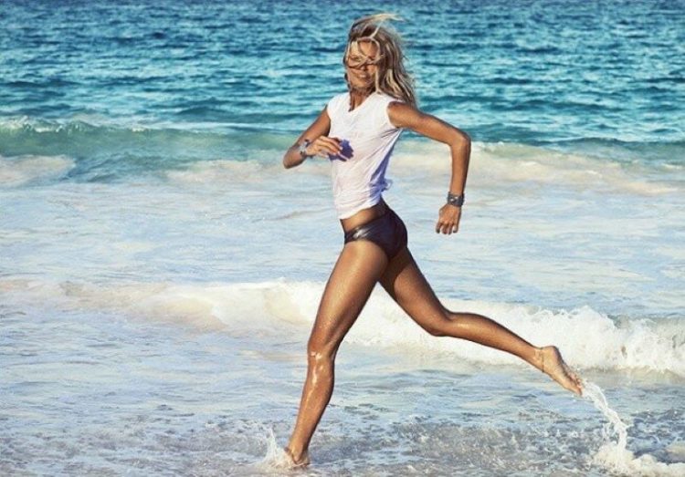 Elle Macpherson_znamenitosti krasivyye nogi