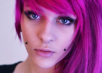 “Тюнингованные” красотки: 25 фото девушек с пирсингом