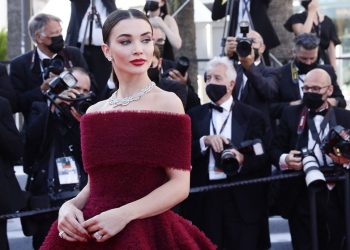 A Showcase of Elegance: Famous Personalities and Their Exquisite Jewelry