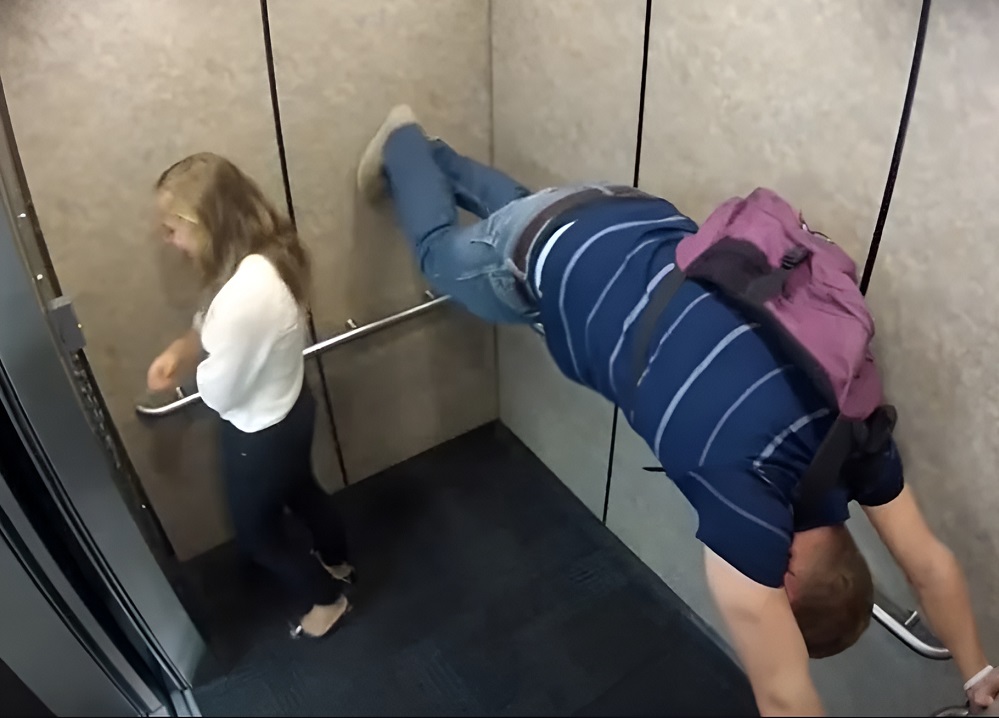 Funniest Moments in the Elevator: Looks Like a Parallel Reality