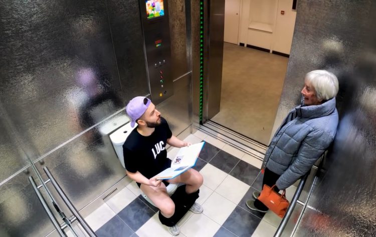 Funniest Moments in the Elevator: Looks Like a Parallel Reality