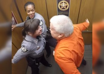 Funniest Moments in the Elevator: Looks Like a Parallel Reality